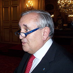 Jean-Pierre Rafarin lors de la remise de prix Netxplorateurs au Sénat.jpg