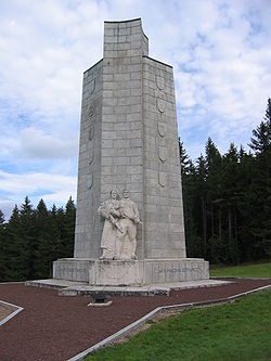 Mémorial de la résistance au sommet du mont Mouchet.
