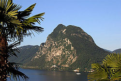 Vue du Monte San Salvatore au-dessus du lac de Lugano