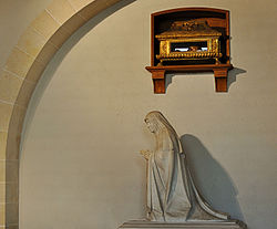 Statue et reliquaire en la chapelle du Carmel de Pontoise