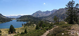 Le lac d'Aumar (à gauche)