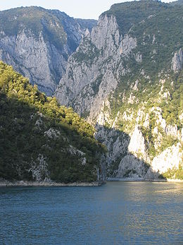 Lac artificiel de Koman, dans les canyons du Drin, nord de l'Albanie.