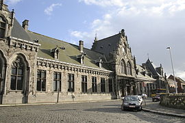 La gare, au style néogothique, en 2007.