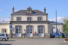 Bâtiment voyageurs devenu boutique SNCF.