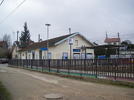 La gare vue depuis la rue.