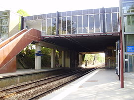 La gare vue depuis le quai pour Paris-Saint-Lazare