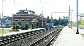 Le bâtiment monumental de la gare n'est plus utilisé