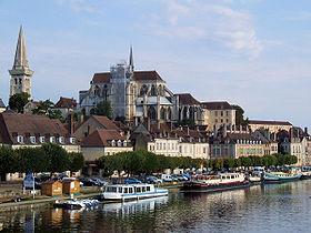 Auxerre, l’abbaye surplombant l'Yonne