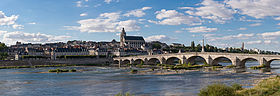 La Loire,le pont et la cathédrale Saint-Louis