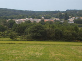 Le bourg de la commune d'Espinasse vu du chemin rural dit « du Moulin ».
