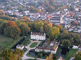 Vue aérienne du château et du centre-ville