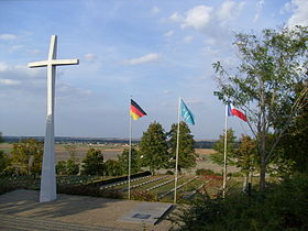La croix monumentale du cimetière militaire allemand de Berneuil