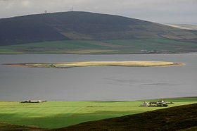 Damsay vue depuis Ward of Redland avec Wideford Hill (dernier plan) sur Mainland.