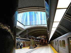 Downsview stn platform.JPG