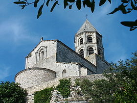 L'église Saint-Michel vue du jardin botanique