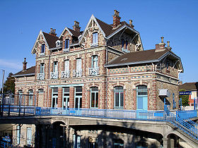 La gare d'Épinay-sur-Seine est particulièrement ouvragée, comme toutes les gares de l'ancienne ligne des Grésillons.