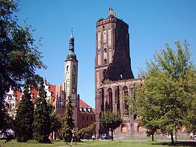 Ruines de l'église et mairie de Gubin.