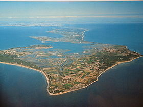 L'île de Ré vue depuis le nord-ouest.