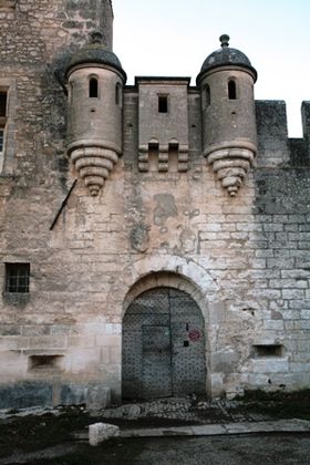 Portail du château de Javon
