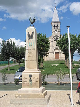 Le monument aux morts et l'église