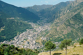 Vue de l'urbanisation d'Andorre-la-Vieille depuis le nord