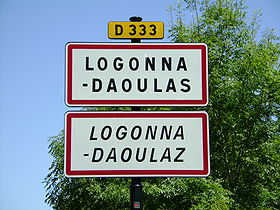 Panneau routier bilingue français-breton à l'entrée du bourg