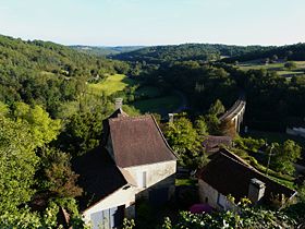 Miremont et la vallée du Manaurie vus depuis le château de Miremont