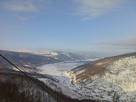 Le lac de Mavrovo en hiver