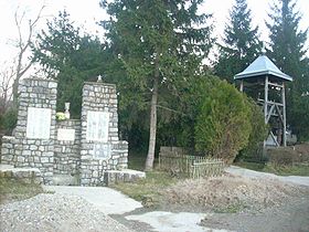 Memorial, fontaine et clocher à Vošanovac