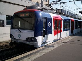 Une rame MS 61 rénovée en gare de Boissy-Saint-Léger, en zone RATP