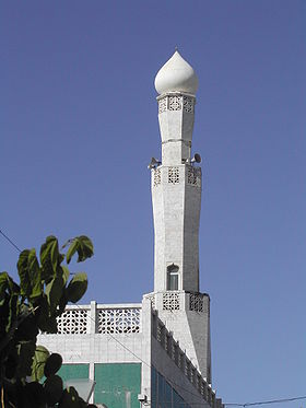 Le minaret de la mosquée Noor-e-Islam