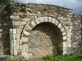 Arche de l'ancien cloître de l'abbaye.