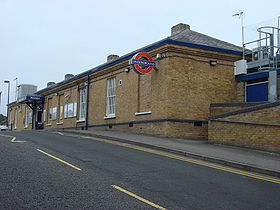 Pinner tube station.jpg
