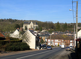 Panorama sur le bourg depuis la route de Grandvilliers.