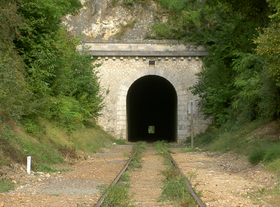 Une des entrées du tunnel de Saint-Rimay.