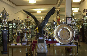 Trophée du Championnat sud-américain des clubs champions, exposé dans la salle des trophées du Vasco da Gama.