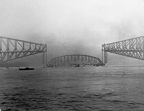 11 septembre - Dans la matinée, la travée centrale du pont de Québec que l'on est en train de hisser s'effondre dans le fleuve Saint-Laurent, faisant 12 morts et de nombreux blessés.
