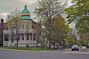 La côte Sainte-Catherine à Outremont Localisation d'Outremont dans Montréal