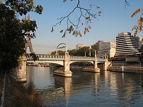 Le pont Rouelle sur la Seine, à Paris
