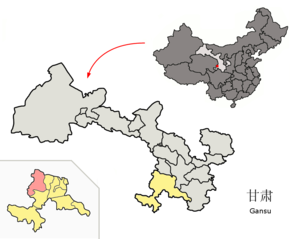 Localisation du xian de Xiahe (en rose) dans la préfecture de Gannan (en jaune)