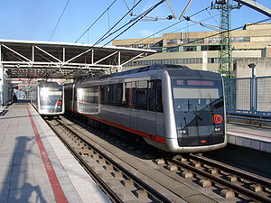 Deux rames du métro de Bilbao à la station Bolueta