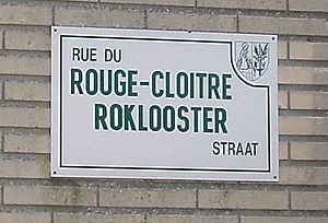 Rue du Rouge-Cloitre plaque.JPG