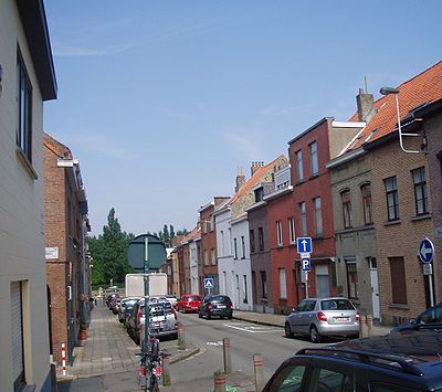 La rue Meunier avec au bout la chaussée de Wavre
