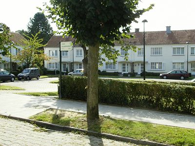 le square Golinvaux vu depuis l'avenue Van Nerom