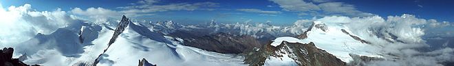 photo panoramique des alpes suisses prise depuis le sommet de l'« Allalinhorn »