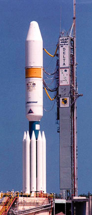 Une fusée Delta III sur son pas de tir