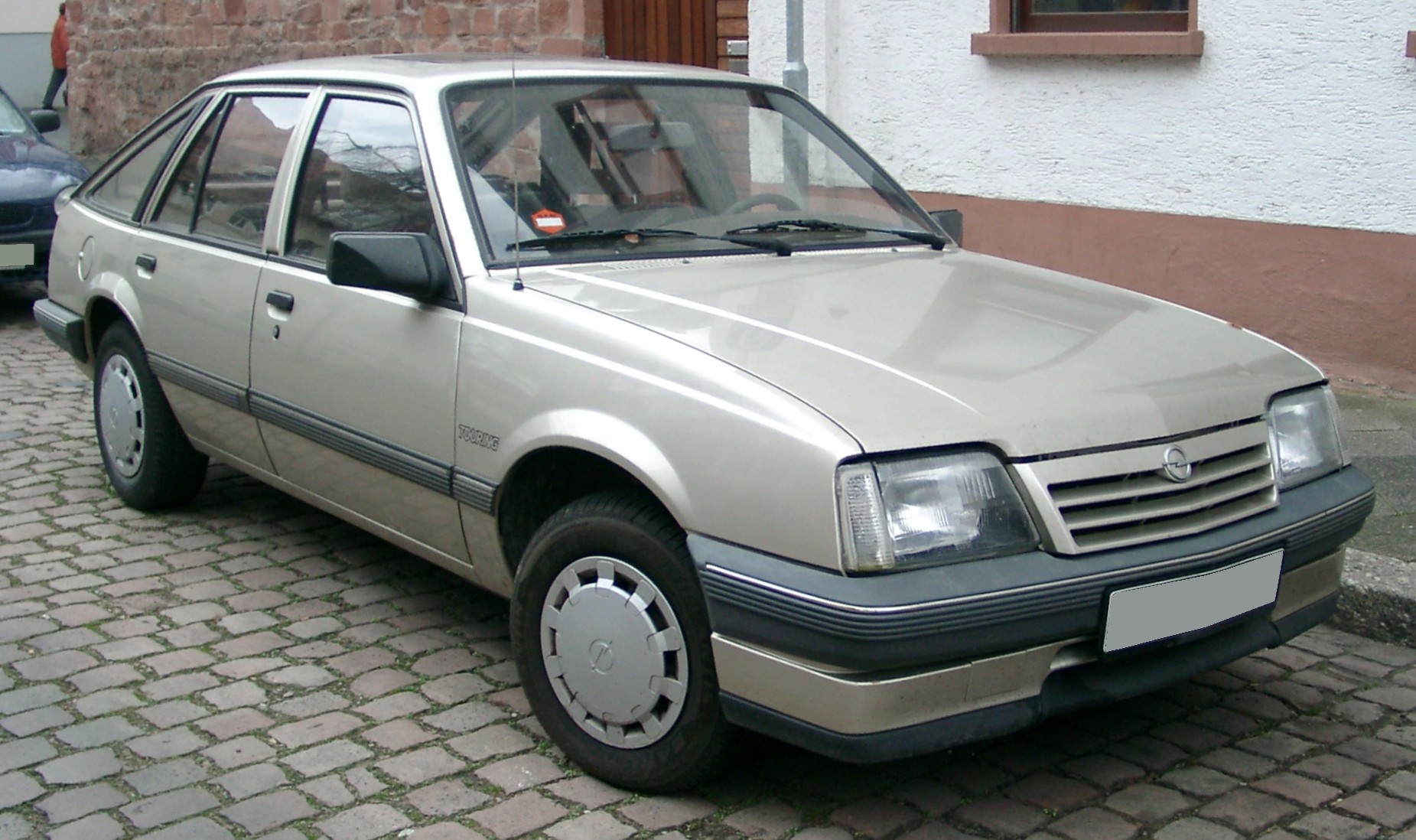 http://fr.academic.ru/pictures/frwiki/79/Opel_Ascona_front_20080121.jpg